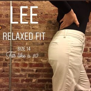 Lee Relaxed Fit ‼️PRICE DROP 👀